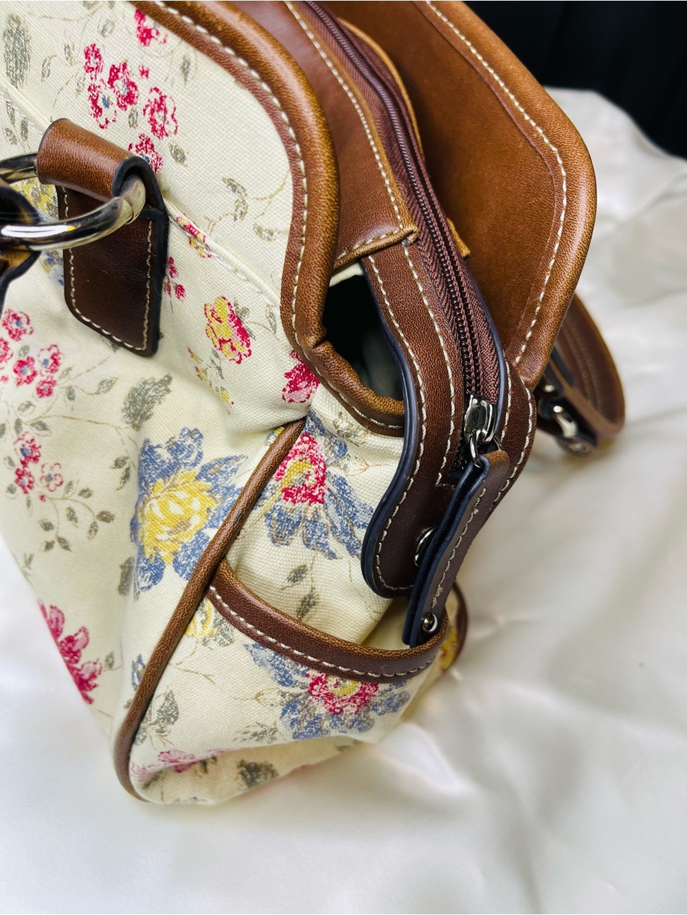 CHAPS | Cream Floral Shoulder Bag with Brown Leather Trim - Picture 14 of 16